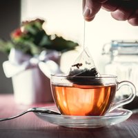 Noderīgas idejas, kur mājsaimniecībā izmantot tējas maisiņus un kafijas biezumus