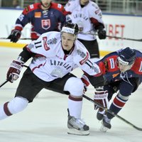 Хоккеисты Латвии прервали серию поражений красивой победой над словаками