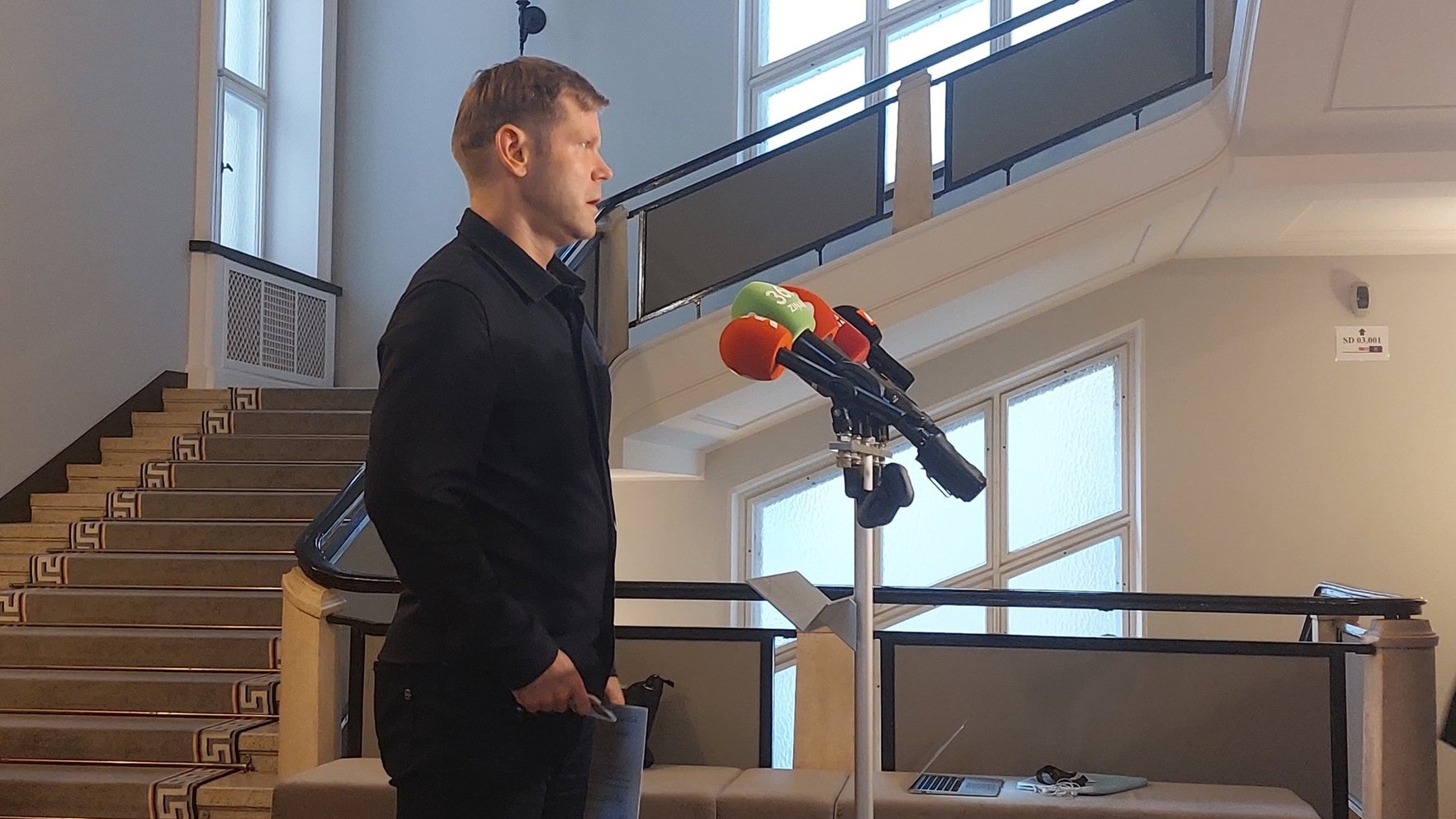 Бренцис не намерен отказываться от мандата