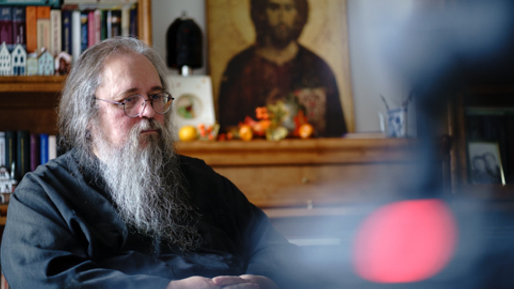 "Patriarhs Kirils sludina iznīcināšanas karu." Kurajevs par bausli "Tev nebūs nokaut", Krieviju un pareizticību Latvijā