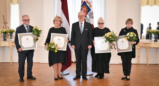 Par ieguldījumiem kultūrā un zinātnē Levits piešķir Cildinājuma rakstus