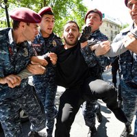 Erevānā aizturēti vairāk nekā 400 opozīcijas protestētāju