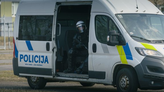 Valsts policijas praktiskās mācības pūļa savaldīšanā