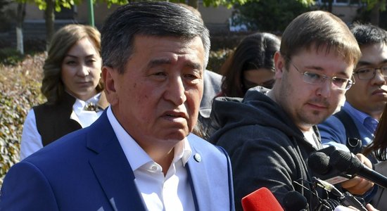 Президент Кыргызстана Сооронбай Жээнбеков подал в отставку