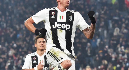 Mandžukičs gūst vārtus un sarūpē 'Juventus' futbolistiem uzvaru pār 'Inter'