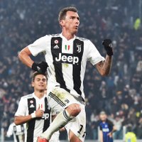 Mandžukičs gūst vārtus un sarūpē 'Juventus' futbolistiem uzvaru pār 'Inter'