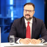 Briškens arī trešajā piegājienā saglabā ministra amatu