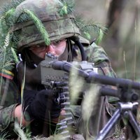 Lietuvas eksprezidents: atgriešanās pie obligātā militārā dienesta ir nepareizs solis