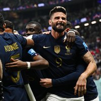 Francijas futbolisti aizraujošā cīņā uzvar Angliju un sasniedz pusfinālu