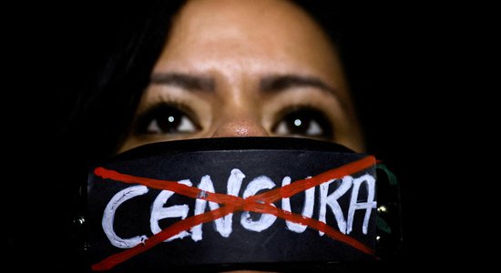 Faktu pārbaude: Nav slepenās pasaules valdības, kas cenzē saturu sociālajos medijos