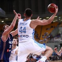 Serbijas basketbolisti gatavošanos PK sāk ar uzvaru Grieķijā