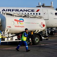 Francijas uzņēmums, iespējams, iesaistījies degvielas ražošanā Krievijas kara lidmašīnām