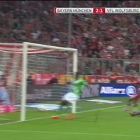 Video: Vācijas bundeslīgā futbolists netrāpa tukšos vārtos no pusmetra