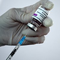 Опрос: 40% латвийцев поддерживают ежегодную вакцинацию от Covid-19