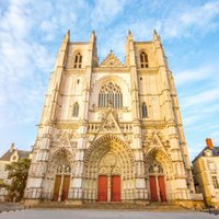 Франция: в Нанте горит собор святых Петра и Павла, возможен поджог