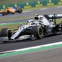 Botass uzrāda ātrāko laiku Lielbritānijas 'Grand Prix' treniņu braucienos