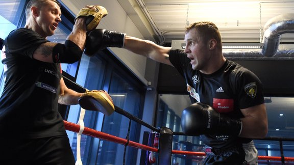 Bokss: Mairis Briedis treniņā pirms cīņas ar Marko Huku