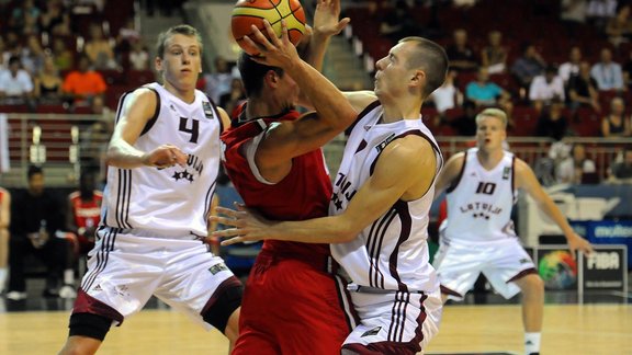 Latvijas U-19 basketbola izlase beidzot uzvar un spēlēs par devīto vietu