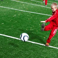 Saeima uzdod valdībai nodrošināt bērniem un jauniešiem sporta nodarbības arī ierobežojumu laikā