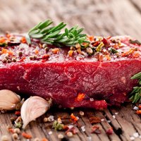 Kā mīkstināt gaļu, pirms to ieliek katlā un pannā?