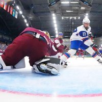 Latvijas U-18 hokejisti ar sāpīgu zaudējumu saglabā labas izredzes iekļūt PČ ceturtdaļfinālā