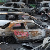 Во Франции на Новый год сожгли свыше тысячи автомобилей