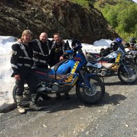 Latviešu 'baizeļi' devušies braucienā pa padomju laika motomaršrutiem un grūti sasniedzamām vietām Gruzijā