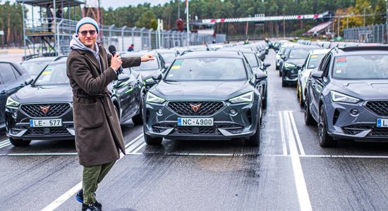 Foto: Biķernieku trasē pulcējas 125 sportiskie 'Cupra' automobiļi