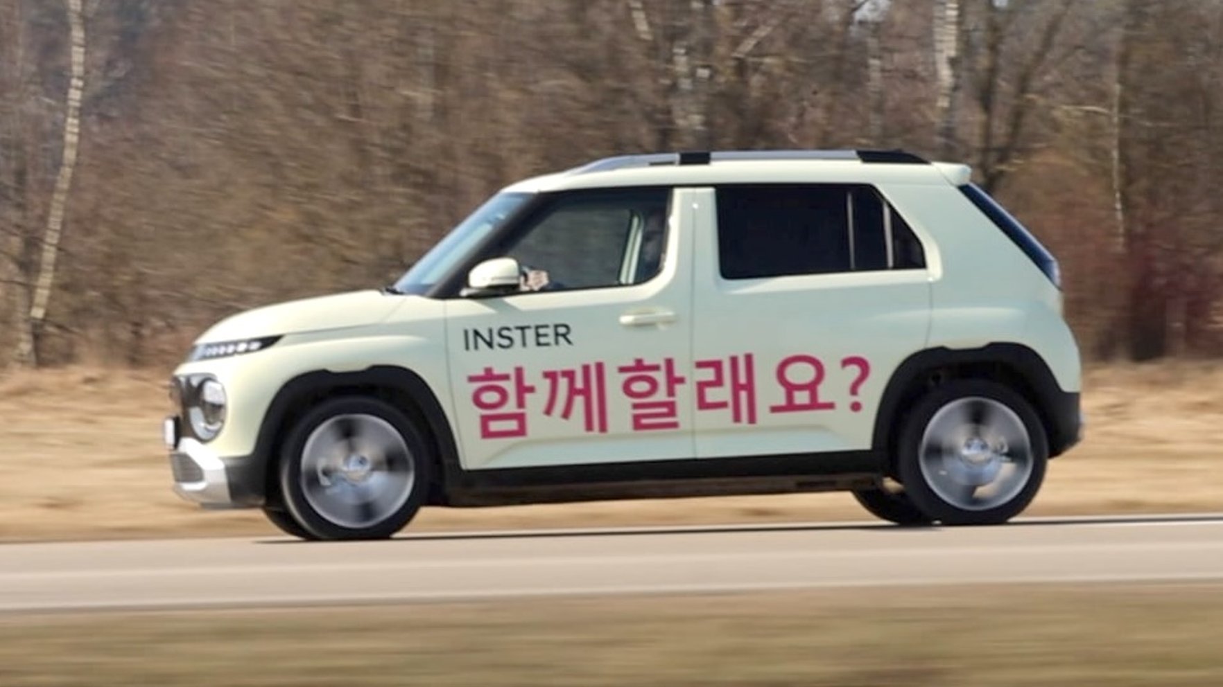 Video: "Hyundai Inster" ir kā multfilmu tēls reālajā pasaulē