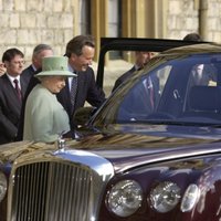 Британская королева Елизавета II вышла из больницы