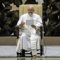 Pāvests Francisks pastiprina cīņu pret korupciju Vatikānā