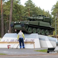 "Военный памятник" возле Адажской базы: Латвия купила для установки уже списанный бронетранспортер 