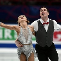 Olimpiskie čempioni Savčenko un Maso līderpozīcijā pēc PČ pāru sacensību īsās programmas