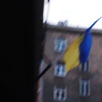 ФОТО: На бывшем здании Музея оккупации в Риге повесили флаг Украины