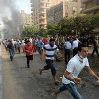 Starptautiskā sabiedrība nosoda asinsizliešanu Kairā