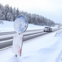 Netālu no Ozolpils uz Ventspils šosejas trīs automašīnu avārijā četri cietušie