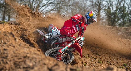 Jonass apmierināts ar gatavošanos MXGP sezonai jaunās komandas sastāvā