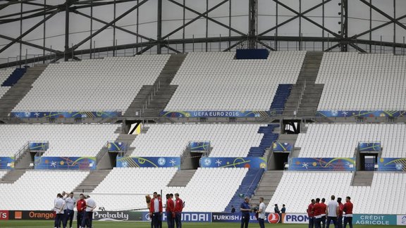 England players Stade Velodrome