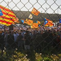 Četrus apcietinātos katalāņu separātistu līderus pārved uz cietumu Katalonijā