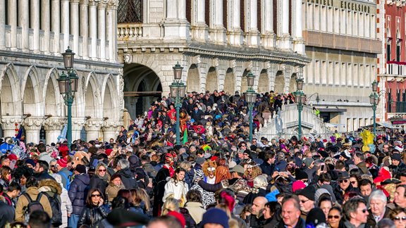 Venēcija Itālija tūristi masu tūrisms virstūrisms