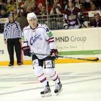 Kuldam un Dārziņam rezultatīvas piespēles savstarpējā KHL turnīra spēlē; Cipulis debitē 'Lev' rindās
