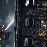 Pēc ugunsgrēka Londonas augstceltnē joprojām pazuduši 65 cilvēki