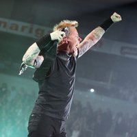 ВИДЕО: Metallica спела "Группу крови" Цоя на концерте в Москве
