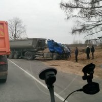 ВИДЕО: Тяжелая авария под Резекне - грузовик Scania "всмятку"