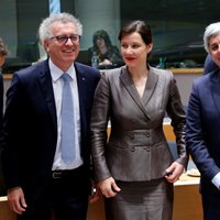 Reizniece-Ozola neiegūst Eirogrupas prezidentes amatu; uzvar Portugāles ministrs