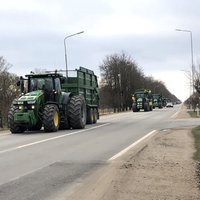 ВИДЕО. Протесты против региональной реформы: на дорогах Латвии — колонны тяжелой техники