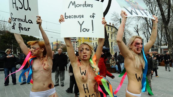 FEMEN Turcijā protestē pret vardarbību ģimenē - 6