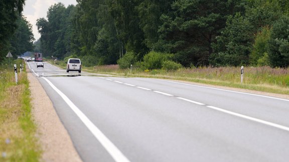 Ceļu satiksmes negadījuma dēļ slēgts Liepājas šosejas posms - 2