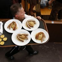 Германия: министр критикует отказ столовых от свинины