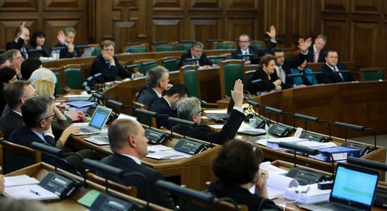 Компенсации депутатам за транспорт и квартиры за год составили 295 тысяч евро